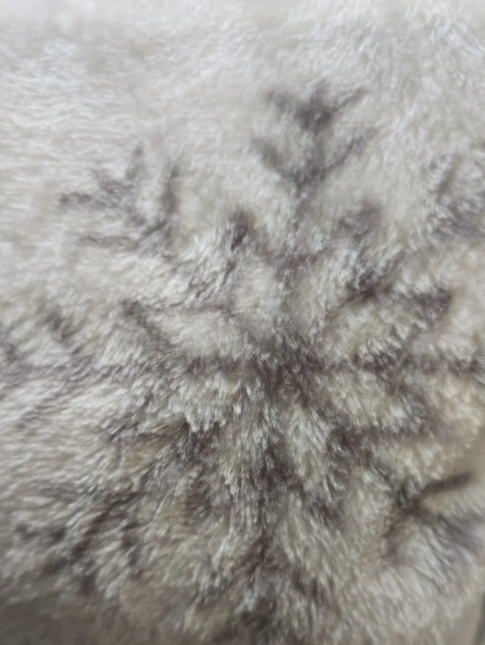 NORTH POLE XL VELVET PLUSH GRAY AND WHITE BLANKET
